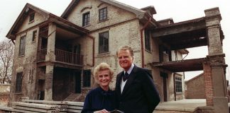 NOTAS DE SERMONES, BIBLIAS Y FOTOS FAMILIARES DE BILLY GRAHAM EN UNA NUEVA EXHIBICIÓN DEL MUSEO DE LA BIBLIA